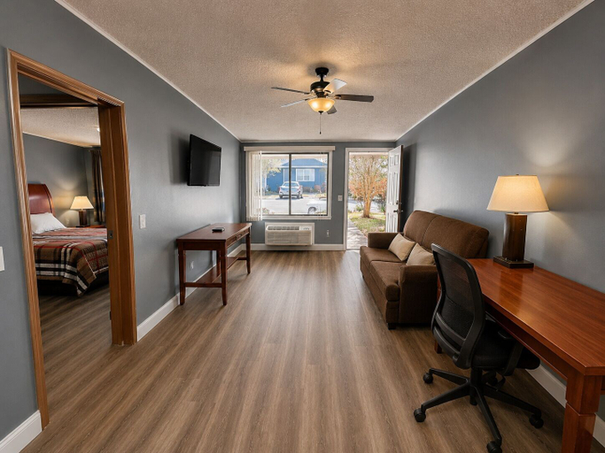 Living area 4, Sunwestern Suites, Douglas