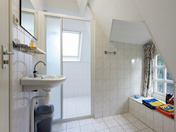 Bathroom 4, Cottage in Nes-Ameland near Coastline, Ameland