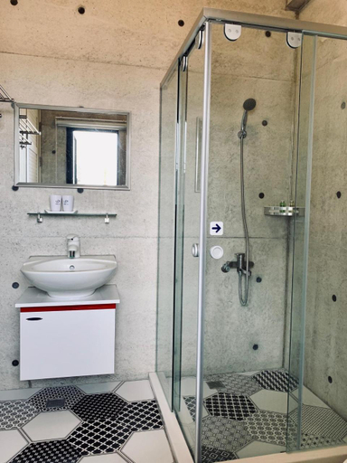 Bathroom 4, LOL B&B, Penghu