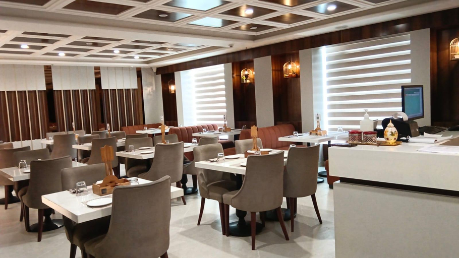 Food & Drinks 5, Hotel Le Lotus Grand, Varanasi