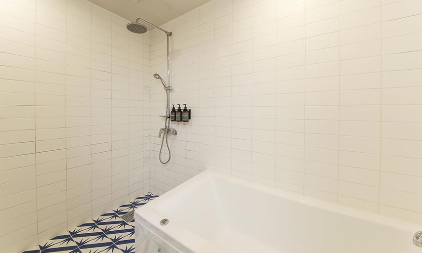 Bathroom 4, Hotel Yeogiuhtte Chungjangro, Buk