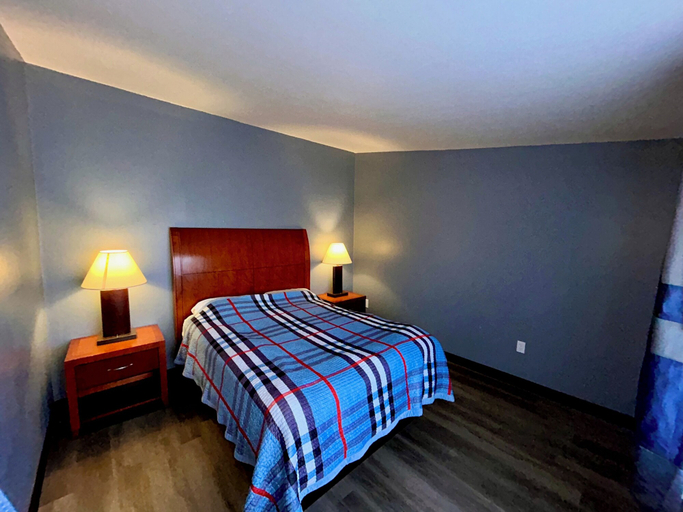 Room 5, Sunwestern Suites, Douglas