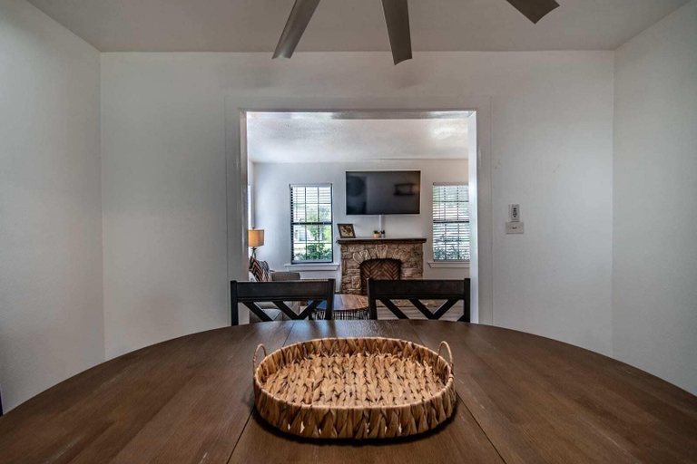 Dining 2, Blue Wave Cottage, Nueces