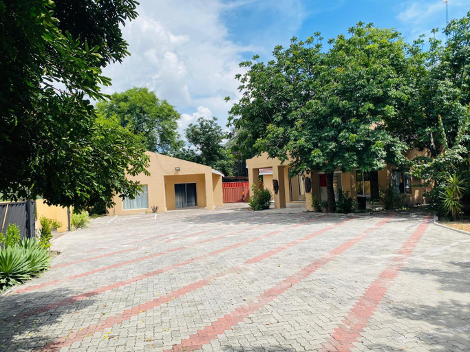 4, Kamanga Safari Lodge, Ngamiland East