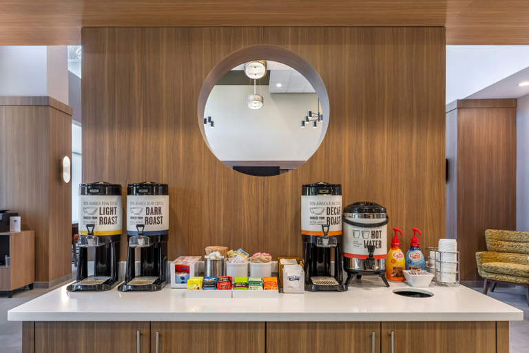Food & Drinks 5, Hampton Inn & Suites Riverside/Corona East, Riverside