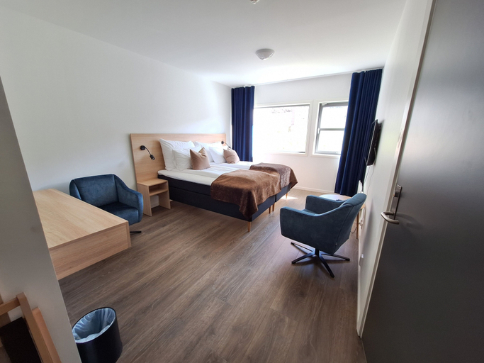 Bedroom 2, Tjeldsundbrua Hotel, Skånland
