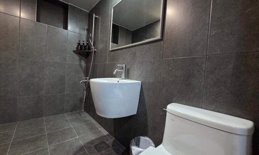 Bathroom 5, Cheonho T, Gandong