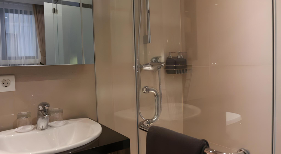 bathroom 7