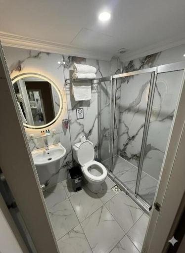 Bathroom 2, B Coner Hotel Bistro, Fatih