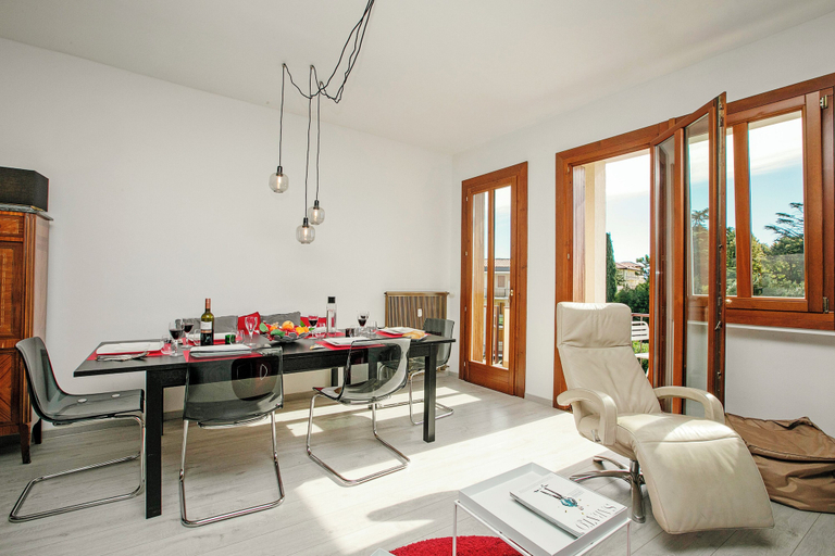 Others 4, Spiaggia Azzurro -lakeside with terrace, Brescia