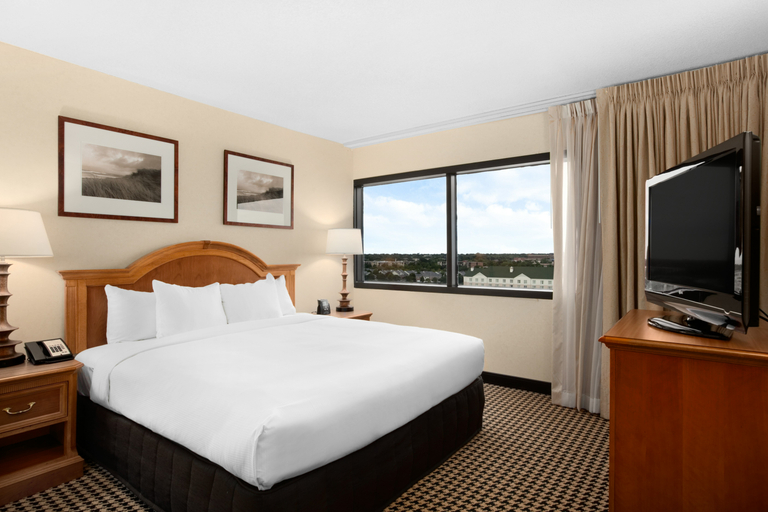 Bedroom 3, Hilton Chicago/Oak Brook Suites, Dupage