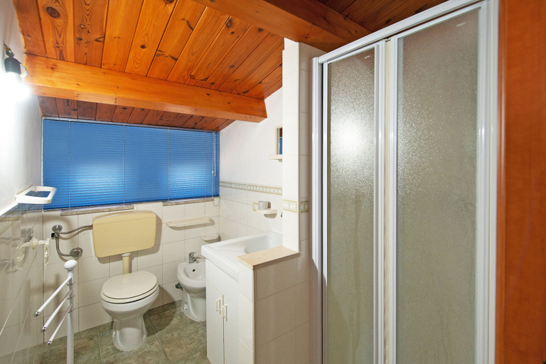 Bathroom 2, Casa Plaja, Ragusa