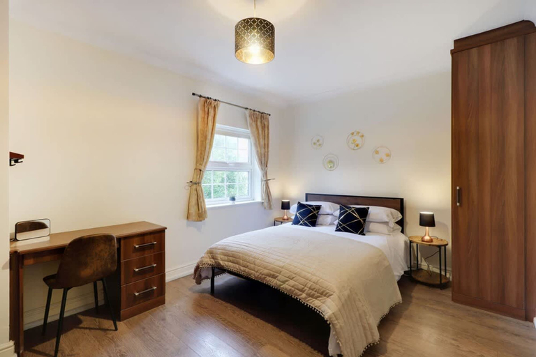 Room 2, Central Tunbridgewells Stylish Spacious for 10, Kent