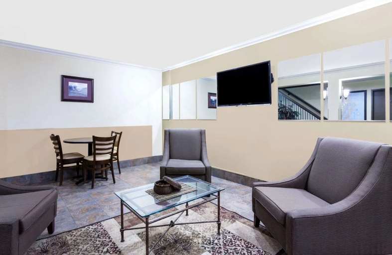 Lobby sitting area, FairBridge Inn Express Bellingham, Whatcom
