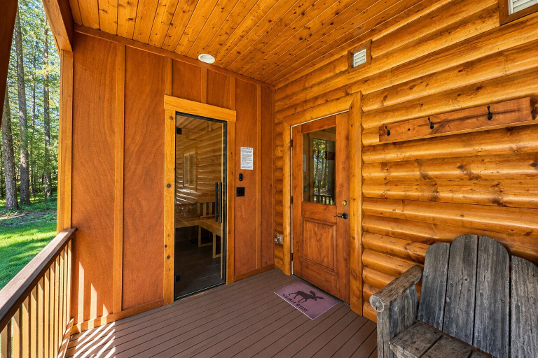 Property grounds, Getaway Moose 3 Bedroom Home by NW Comfy Cabins by RedAwning, Chelan