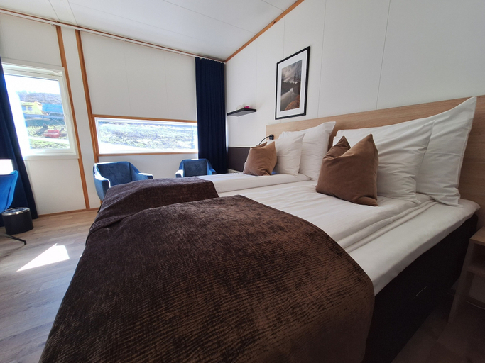 Bedroom 3, Tjeldsundbrua Hotel, Skånland