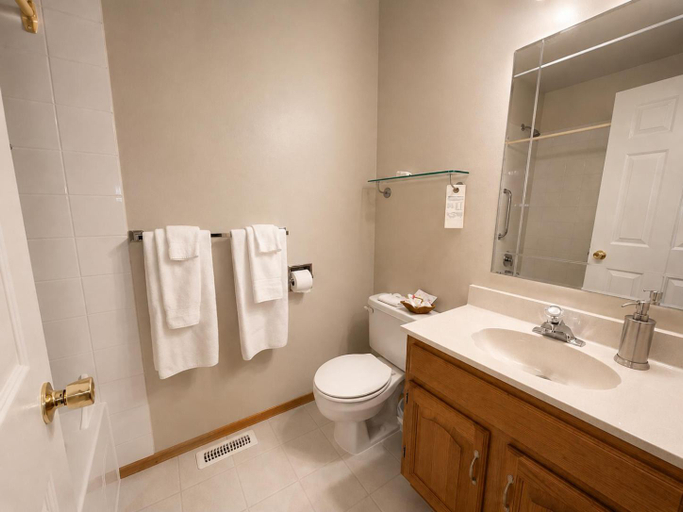 Bathroom 3, Newcastle Country Inn, Division No. 5