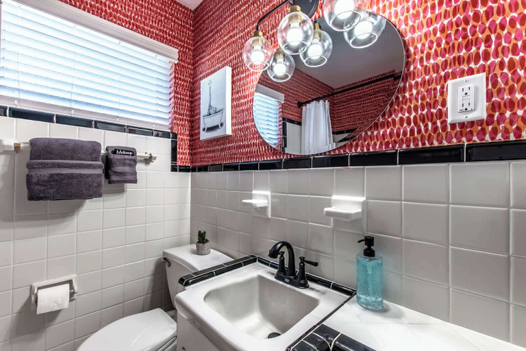 Bathroom 5, Coastal Getaway Sleeps 34 - 2 Homes, 2 Pools, Nueces