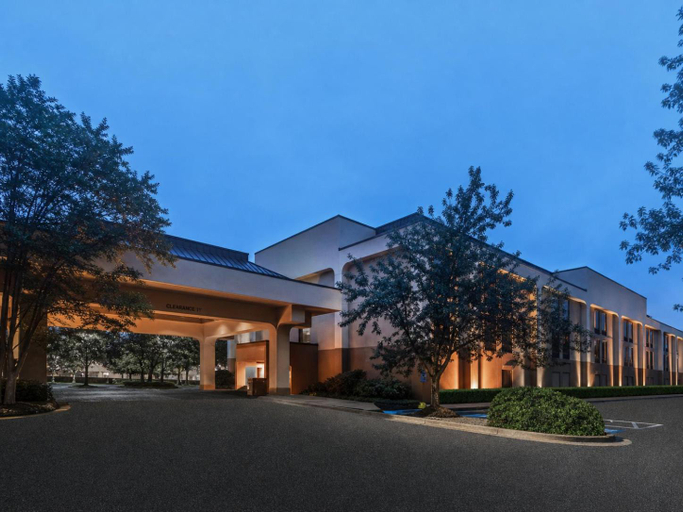 Exterior & Views 2, Aiken Midtown Hotel, Aiken