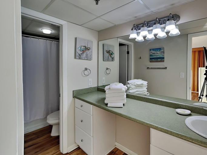 Bathroom 4, Watercrest #807 by Resort Collection, Bay