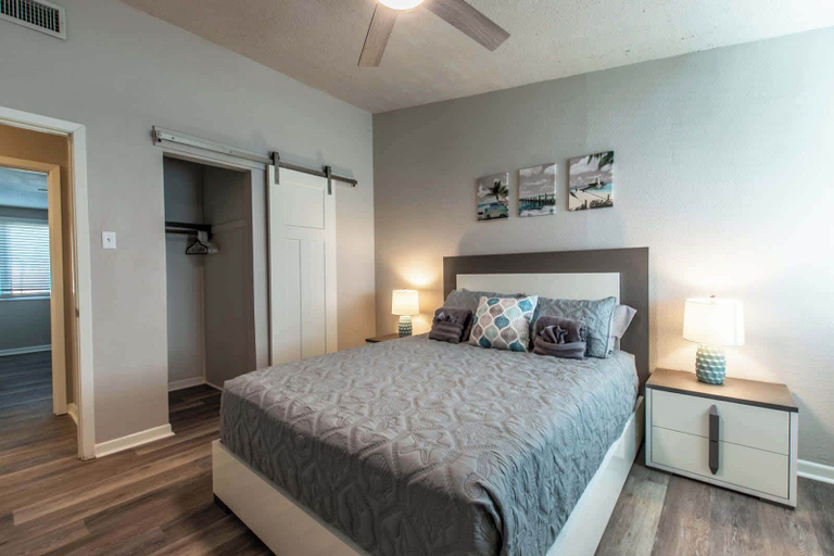 Room 4, Hinman Haven + Hot tub, Nueces