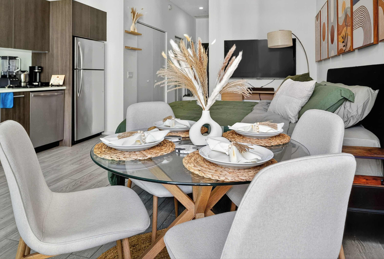 Interior 4, Downtown Miami Penthouse Studio Skyline Balcony Suite Near Port Luxepad, Miami-Dade
