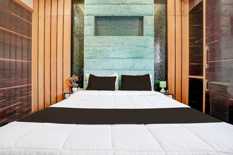 Room 4, Premium Palette Swaroop Nagar Shanti, Kanpur Nagar