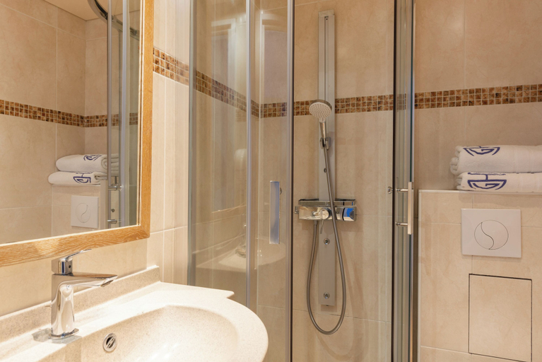 Bathroom 4, Grand Hotel Dore, Paris
