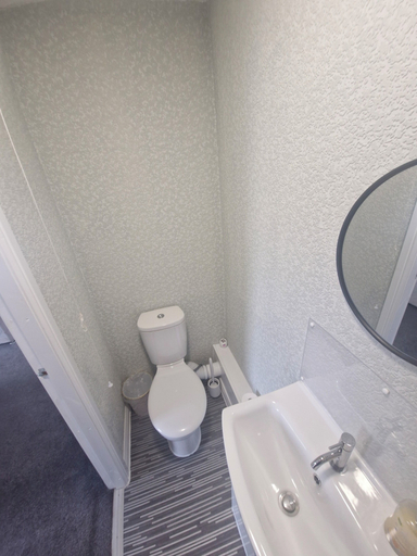 Bathroom 4, The Clevedon, Blackpool