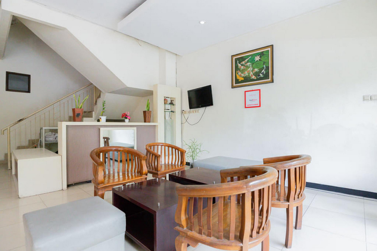 Public Area 3, RedDoorz @ Raya Ngagel 2, Surabaya