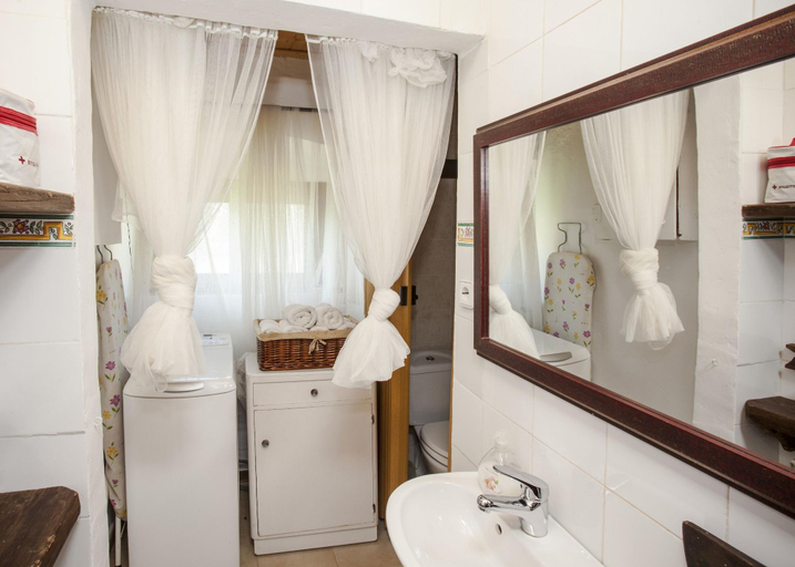 Bathroom, La Caseta de Sant Grau, Lleida