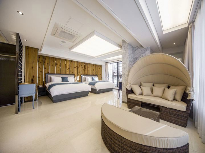 Bedroom, JB Tourist Hotel, Dong