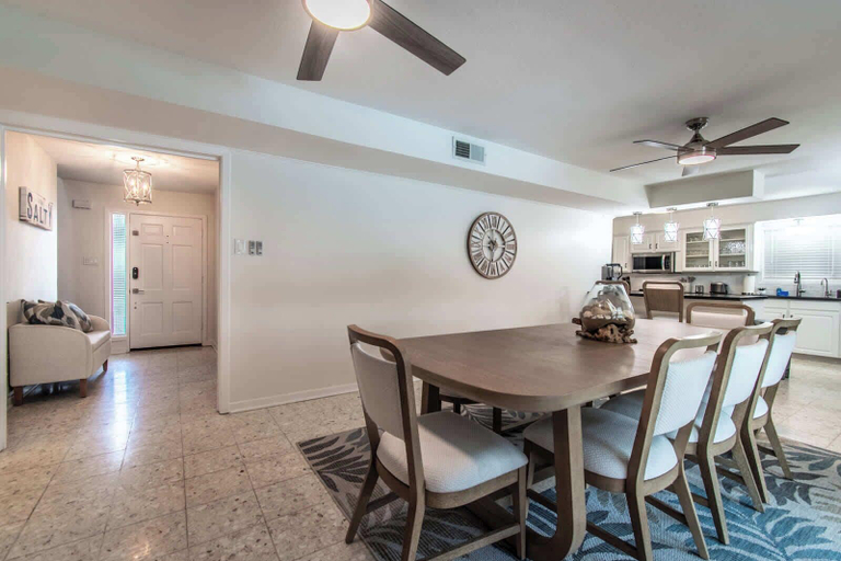 Dining 3, Coastal Getaway Sleeps 34 - 2 Homes, 2 Pools, Nueces