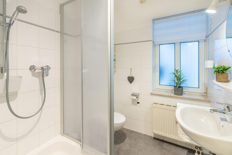 Bathroom, Schloss Hohenzollern 4A und 4B, Vorpommern-Greifswald