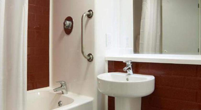Bathroom 4, Travelodge London Teddington, London