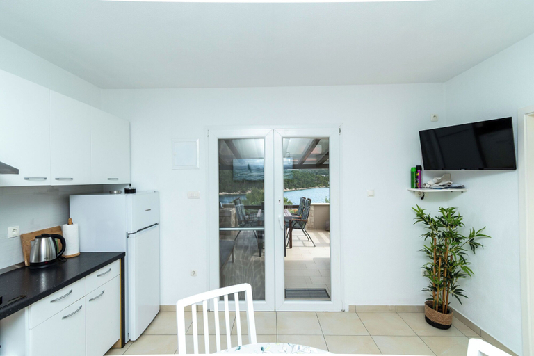 Others 5, House Vers, Vela Luka