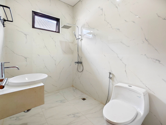 Bathroom 4, Wisma Bukit Barisan Jogja Syariah RedPartner, Sleman
