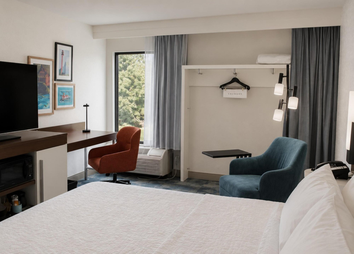 Bedroom 2, Hampton Inn Summersville, Nicholas