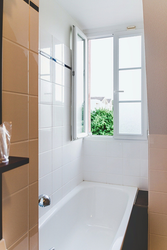Bathroom 4, Terres de France - Appart'Hôtel La Roche Posay, Vienne
