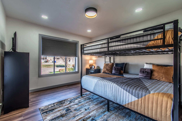 Room 3, The Coastal Cottage Sleeps 8 Massive Parking, Nueces