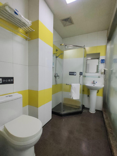 Bathroom 3, 7 Days Inn Rizhao Huanghai 1st Road, Rizhao