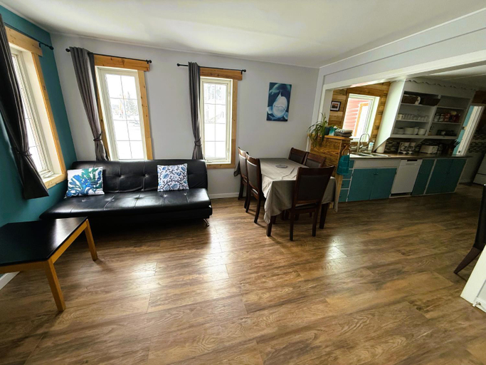 Others 5, Beluga Beach House, Division No. 23