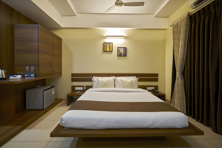 Bedroom 3, Hotel 3 Leaves, Kolhapur