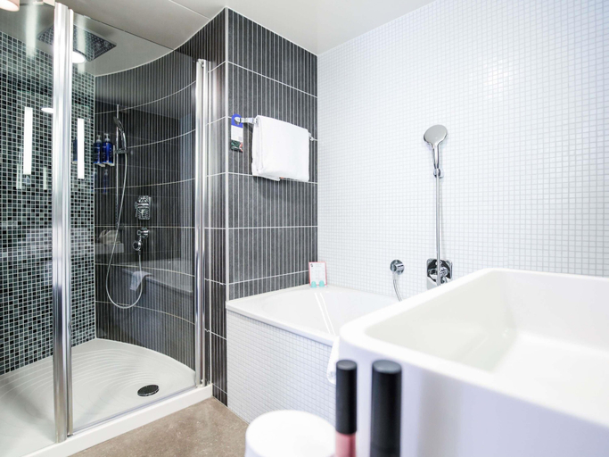 Bathroom 5, Novotel Suites Luxembourg, Luxembourg