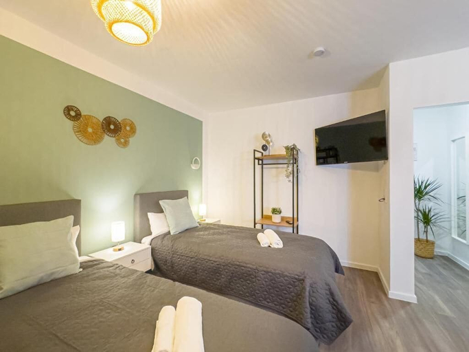 Room 3, Saarstraße 1A, Bremen