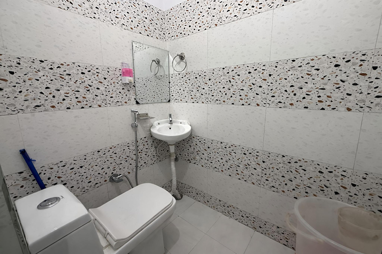 Bathroom 3, GOMUKH HOTEL, Uttarkashi