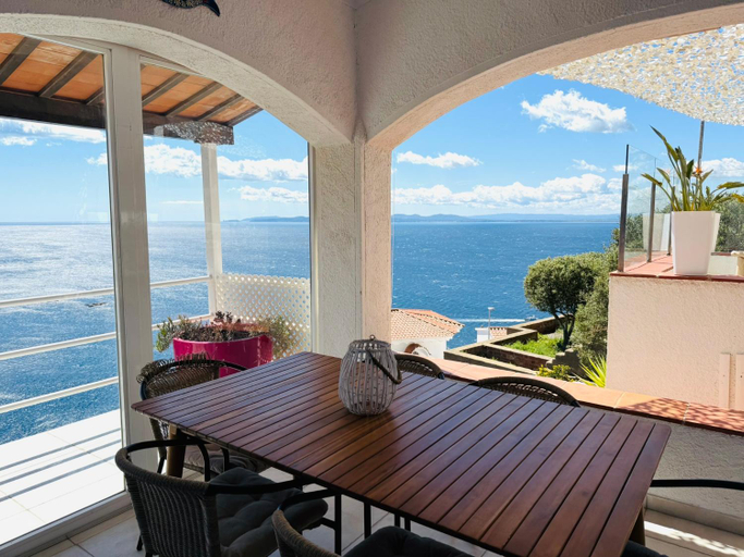 Others 2, Villa a Canyelles, piscine et SPA a bulles prives , vue panoramique, Girona