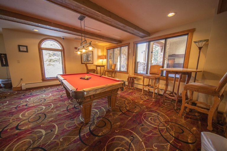 Food & Drinks 5, Red Hawk Lodge 2222, Summit