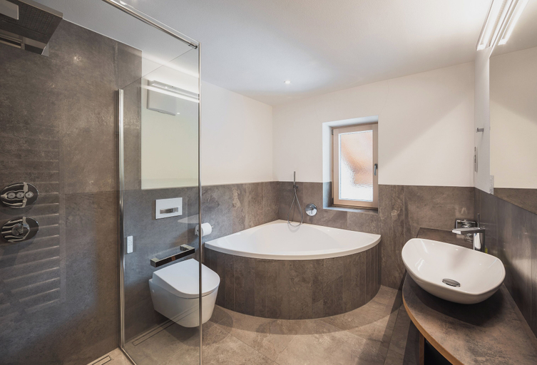 Bathroom 4, Hotel Bischofhof - Bistro Jasmin, Bolzano