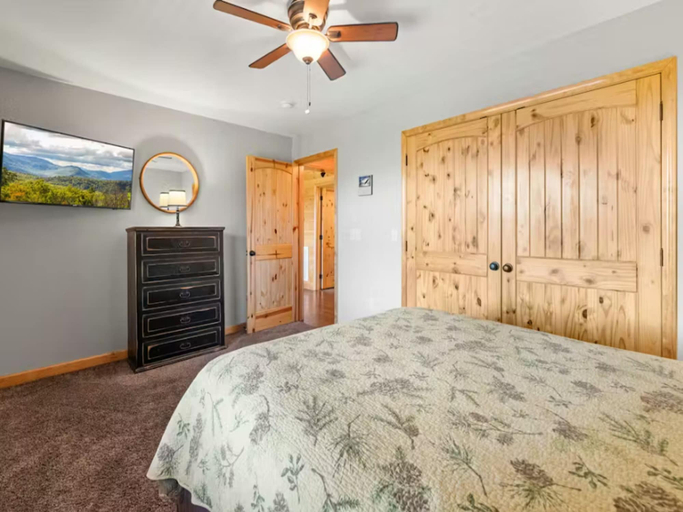 Bedroom 2, Eagles View, Sevier